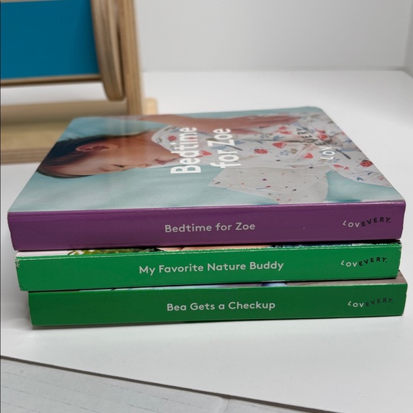 Bundle Lot 4 pieces LOVEVERY Montessori: 3 board books & Wooden Spinning Rainbow - Picture 7 of 16